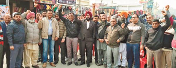 bus stand bachao sangharsh committee   sloganeering against the government