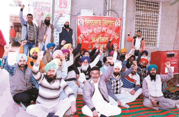the postal service strike continued for the second day