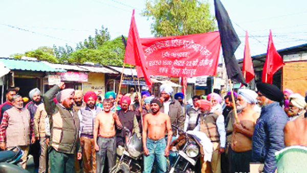 ਕੈਪਟਨ ਸਰਕਾਰ ਦੀਆਂ ਮਾਰੂ ਨੀਤੀਆਂ ਖਿਲਾਫ਼ ਮੁਲਾਜ਼ਮਾਂ ਪ੍ਰਗਟਾਇਆ ਨੰਗੇ ਪਿੰਡੇ ਰੋਹ