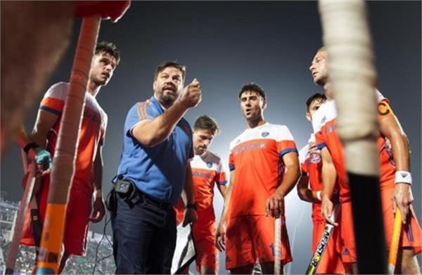 there is no difference between noise in the stadium dutch coach