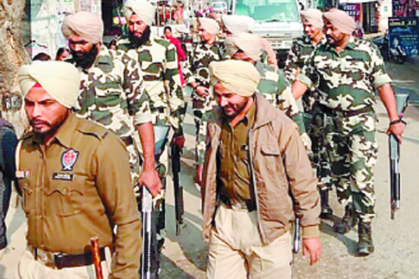 ਪੁਲਸ ਨੇ ਚੋਣਾਂ ਦੇ ਮੱਦੇਨਜ਼ਰ ਕੱਢਿਆ ਫਲੈਗ ਮਾਰਚ