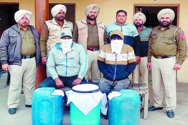 204 ਬੋਤਲਾਂ ਅੰਗਰੇਜ਼ੀ ਸ਼ਰਾਬ ਸਣੇ 2  ਗ੍ਰਿਫ਼ਤਾਰ