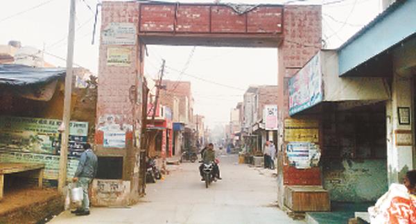 despite the passage of 70 years of independence  mandi lakdevali