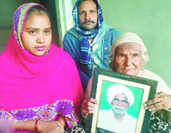 ਪੱਲੇਦਾਰ ਦੀ ਵਿਧਵਾ ਨੇ ਫਾਇਨਾਂਸਰ ’ਤੇ ਖਾਤੇ ’ਚੋਂ 7 ਲੱਖ ਰੁਪਏ ਕਢਵਾਉਣ ਦੇ ਲਾਏ ਦੋਸ਼