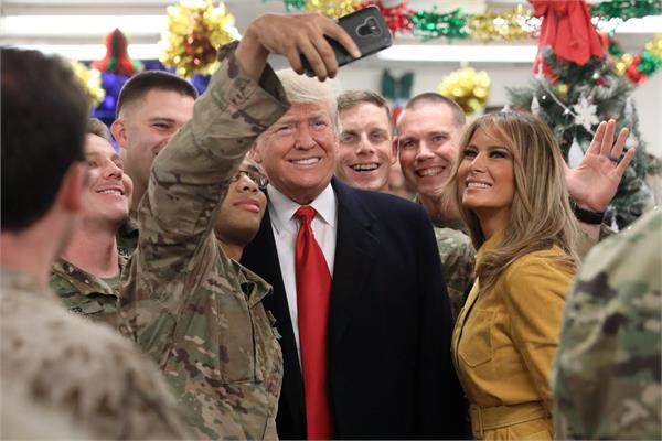 trump and melania arrive iran to gave surprise american soldiers