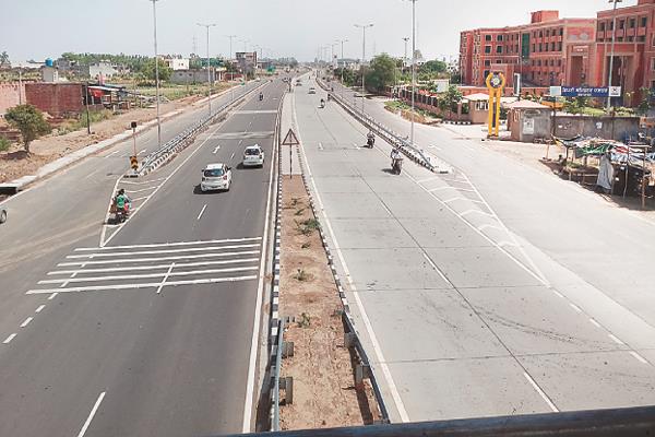 due to lack of police patrol on amritsar harike national highway