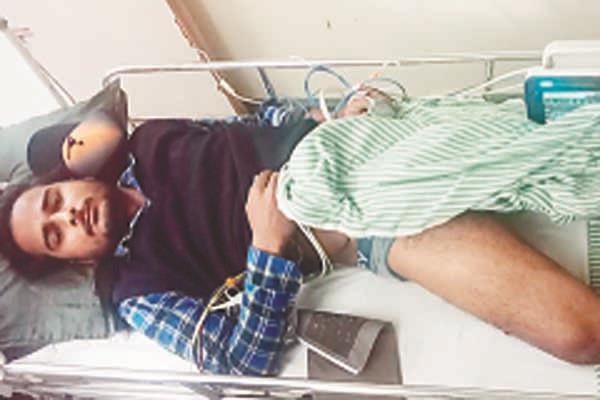 mill worker plundered 20 lakh rupees