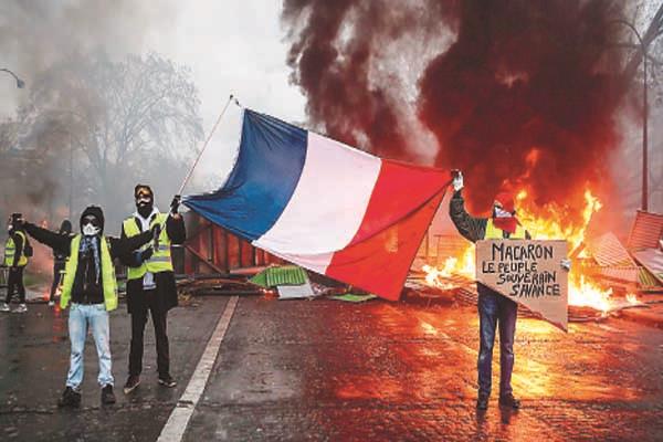 why there were violent protests in paris