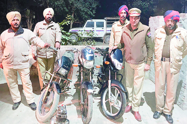 ਚੋਰੀ ਦੇ ਮੋਟਰਸਾਈਕਲਾਂ ਸਣੇ ਮਕੈਨਿਕ ਕਾਬੂ