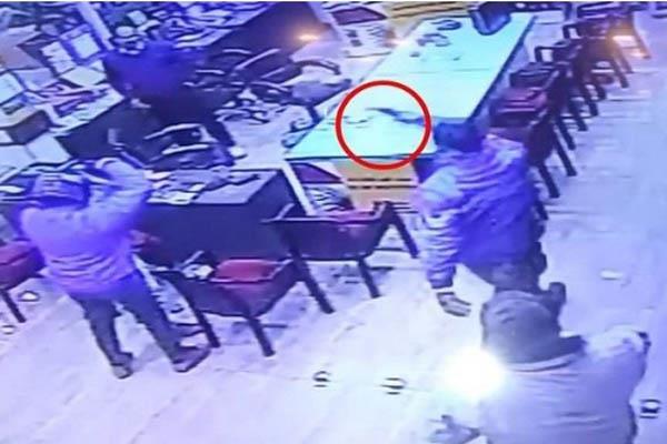 10 lakh loot in sujanpur