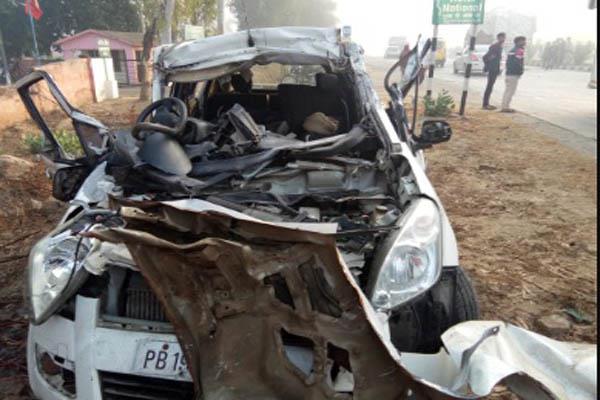 2 policemen died in accident