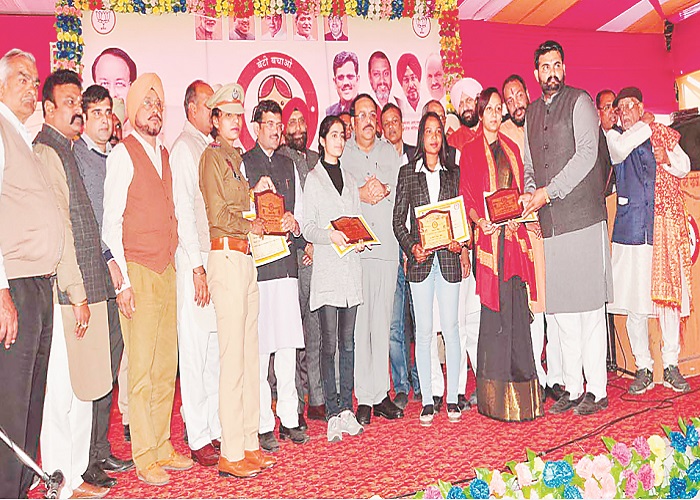 ਮੋਦੀ ਦਾ ਮੁੜ ਪੀ. ਐੱਮ. ਬਣਨਾ ਜ਼ਰੂਰੀ : ਸ਼ਵੇਤ ਮਲਿਕ