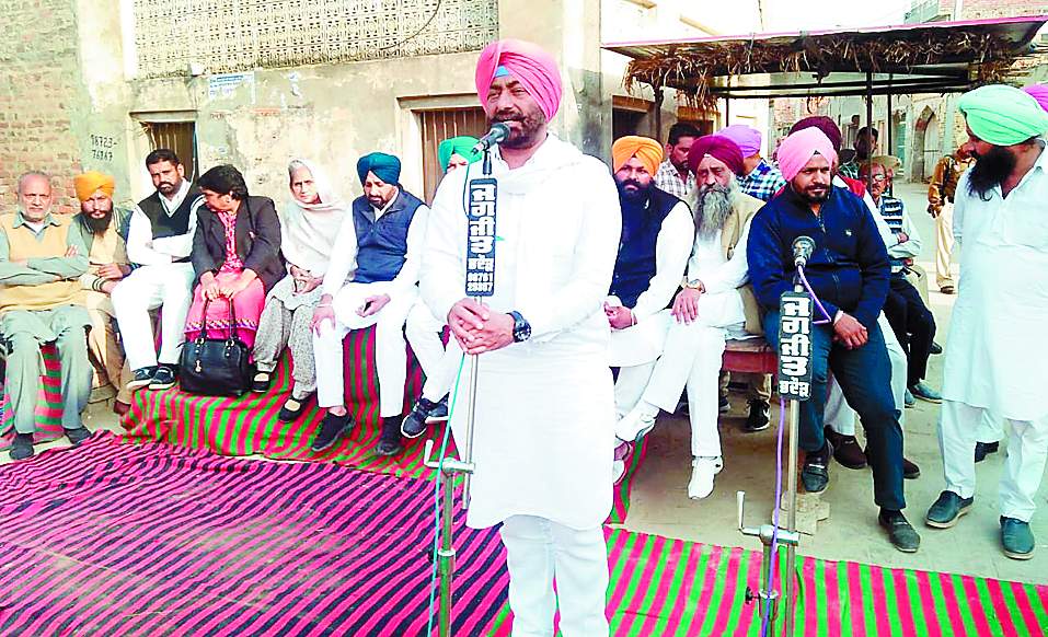 ਕੈਪਟਨ ਅਤੇ ਬਾਦਲਾਂ ਨੇ ਪੰਜਾਬ ਨੂੰ ਵਾਰੀ-ਵਾਰੀ ਲੁੱਟਿਆ : ਖਹਿਰਾ