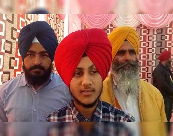 ਮੁਕਾਬਲੇ ''ਚ ਇਕ ਹੱਥ ਨਾਲ ਦਸਤਾਰ ਸਜਾ ਕੇ ਨੌਜਵਾਨ ਮੋਹਿਆ ਮਨ