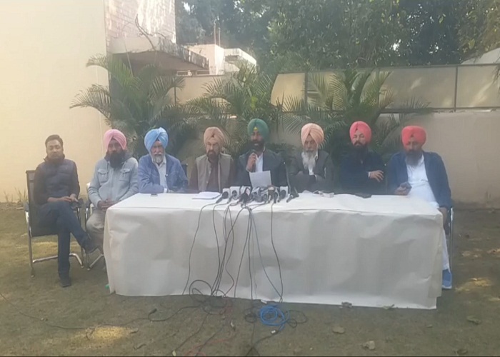 ਸੁਖਬੀਰ ਅਤੇ ਕੈਪਟਨ ਨੇ ਰੱਜ ਕੇ ਲੁੱਟਿਆ ਸਰਕਾਰੀ ਖਜ਼ਾਨਾ : ਖਹਿਰਾ