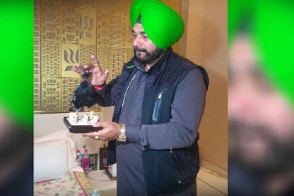 ਨਵਜੋਤ ਸਿੱਧੂ ਲਈ ਮੁਸੀਬਤ ਬਣਿਆ ''ਕਾਲਾ ਤਿੱਤਰ'', ਰਿਪੋਰਟ ਤਲਬ