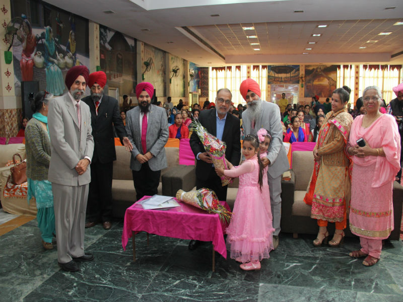 ਡਾਇਮੰਡ ਪਬਲਿਕ ਸਕੂਲ, ਮੁੰਡੀ ਖਰੜ ਦਾ ਸਾਲਾਨਾ ਇਨਾਮ ਵੰਡ ਅਤੇ ਸੱਭਿਆਚਾਰਕ ਸਮਾਗਮ