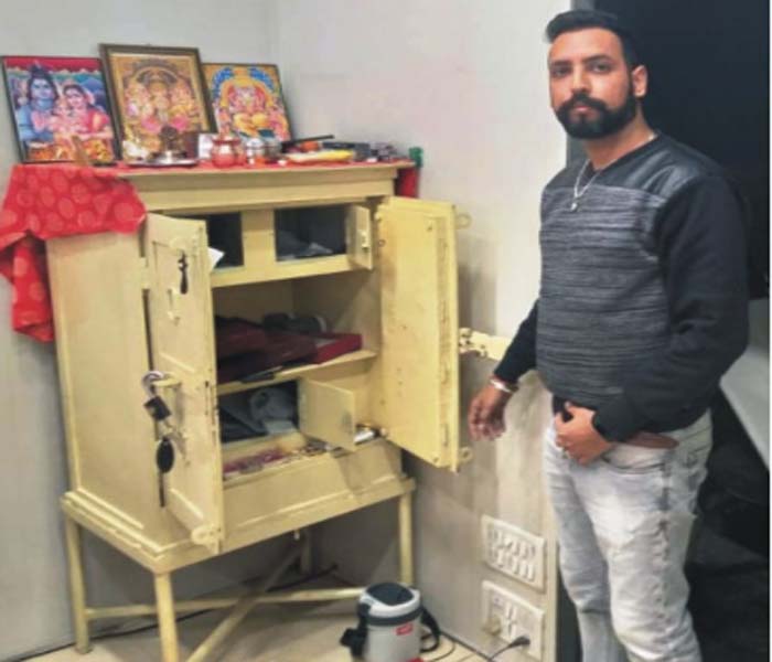 ਹਥਿਆਰਾਂ ਦੇ ਜ਼ੋਰ 'ਤੇ ਜਿਊਲਰੀ ਦੀ ਦੁਕਾਨ 'ਚੋਂ ਲੁੱਟੇ ਗਹਿਣੇ ਤੇ ਨਕਦੀ