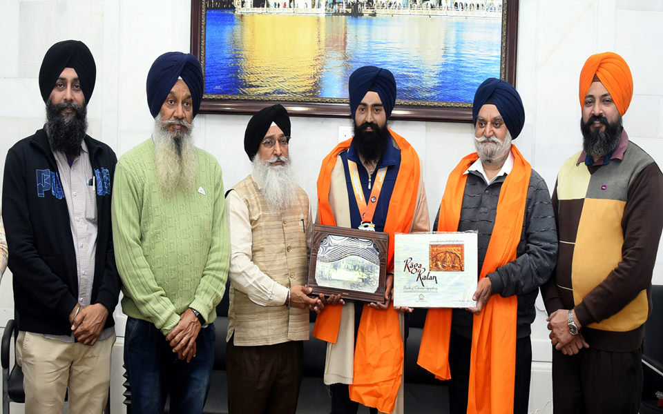 ਅਮਰੀਕਾ ''ਚ ਆਇਰਨ ਮੈਨ ਬਣੇ ਸੁਖਰੀਤ ਸ੍ਰੀ ਹਰਿਮੰਦਰ ਸਾਹਿਬ ਹੋਏ ਨਤਮਸਤਕ