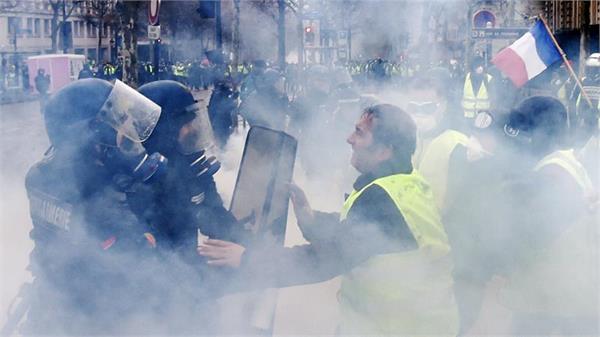 police arrest 60 more protesters in yellow jacket in france