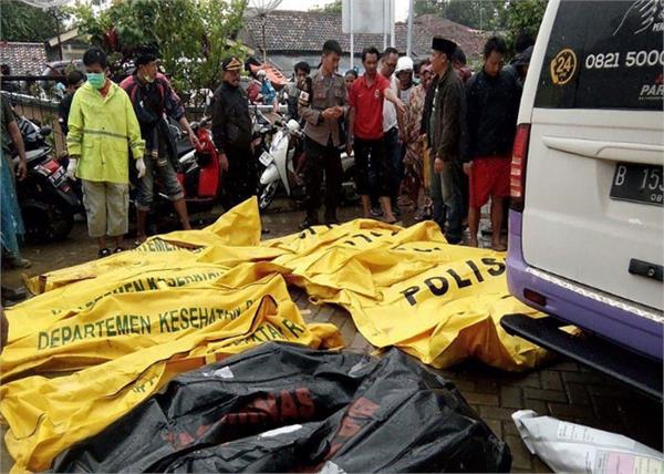 indonesia  death toll due to the terrible tsunami is 222