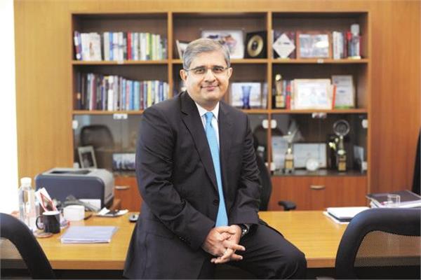axis bank inducts amitabh chaudhry on its board