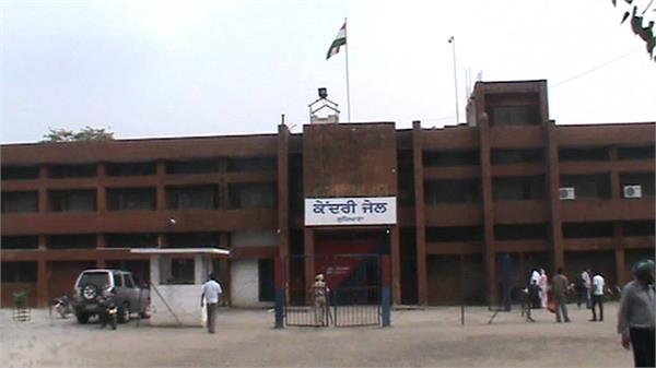 suspected packet collapses in central jail of ludhiana