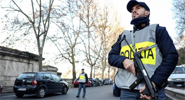 italian police detained in bomb blast attempt in italian church