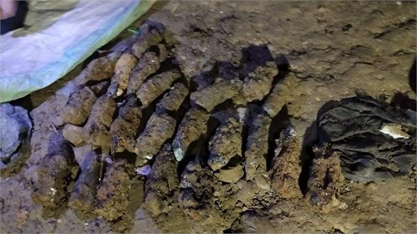 22 hand grenades were found in the baoli dug