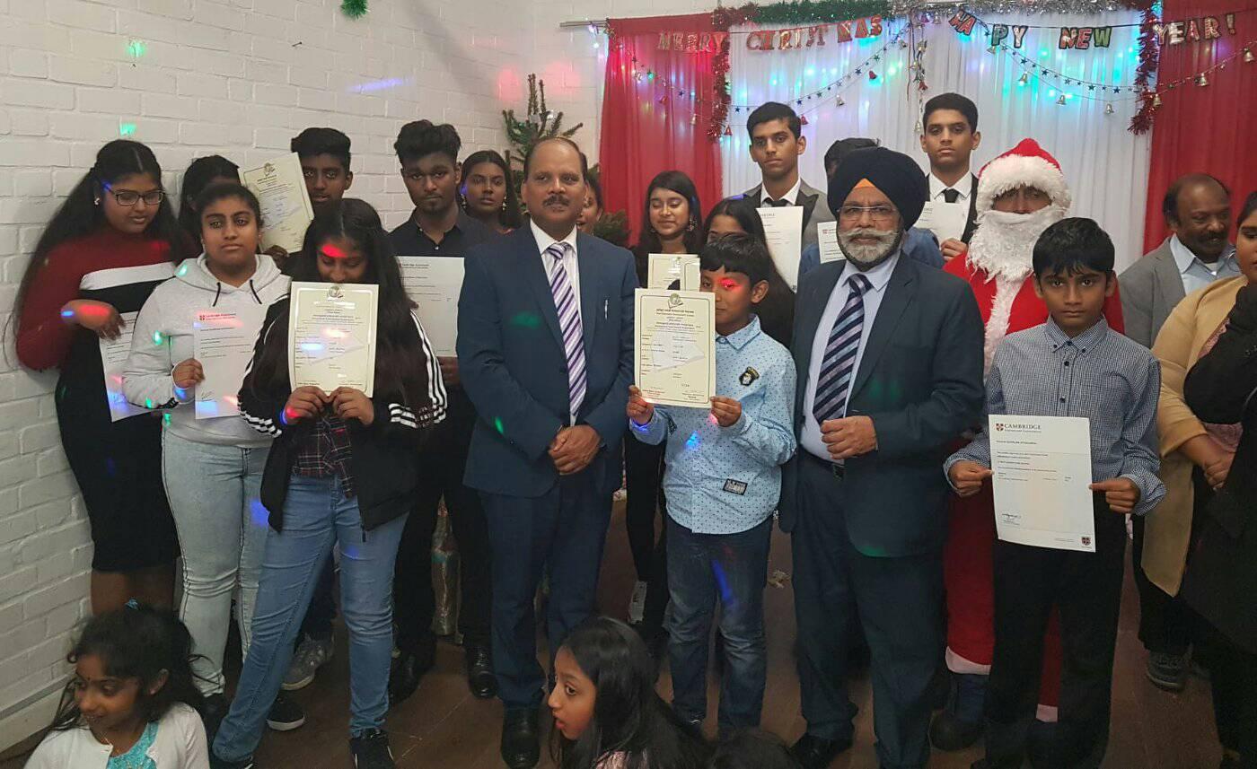 ਹੇਜ਼ ''ਚ ਤਾਮਿਲ ਬੱਚਿਆਂ ਨਾਲ ਮਨਾਇਆ ਕ੍ਰਿਸਮਿਸ ਤਿਉਹਾਰ