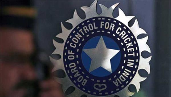 the amount of income tax paid by bcci is more than rs  860 crores