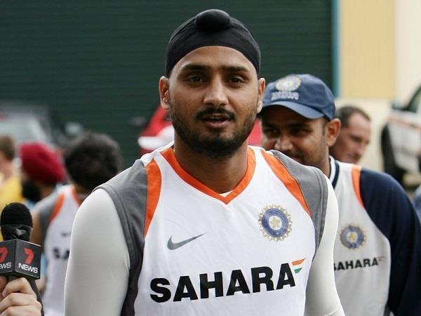 harbhajan wants fast wickets in india