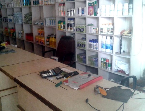 ਪੈਸਟੀਸਾਈਡਜ਼ ਦੀ ਦੁਕਾਨ ''ਚ ਚੋਰਾਂ ਬੋਲਿਆ ਹੱਲਾ