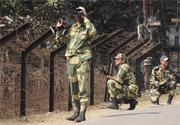 pakstani has border  war  artillery
