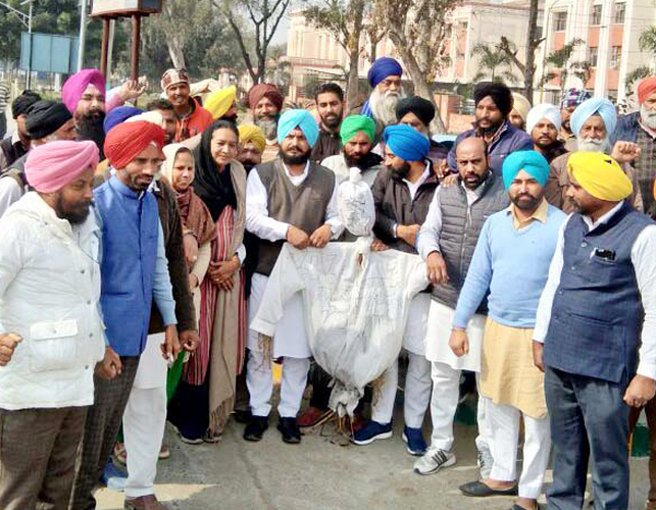 ਵਧਦੇ ਡੀਜ਼ਲ ਦੇ ਰੇਟਾਂ ਦੇ ਵਿਰੋਧ ''ਚ ''ਆਪ'' ਨੇ ਕੇਂਦਰ ਤੇ ਪੰਜਾਬ ਸਰਕਾਰ ਦੇ ਪੁਤਲੇ ਫੂਕੇ