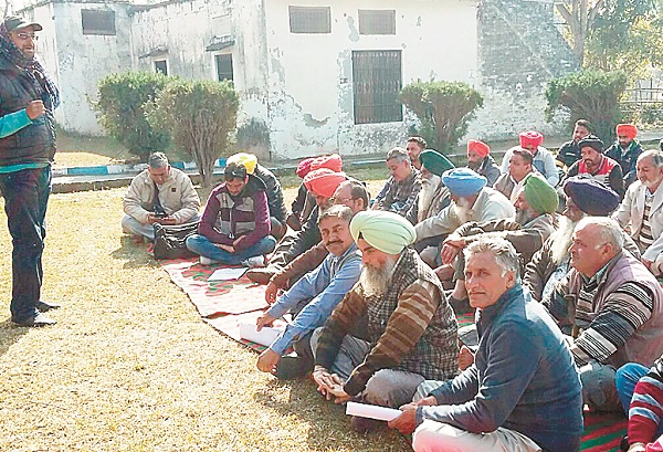 ਪੀ. ਡਬਲਿਊੂ.ਡੀ. ਫੀਲਡ ਅਤੇ ਵਰਕਸ਼ਾਪ ਵਰਕਰਾਂ ਨੇ ਦਿੱਤਾ ਧਰਨਾ