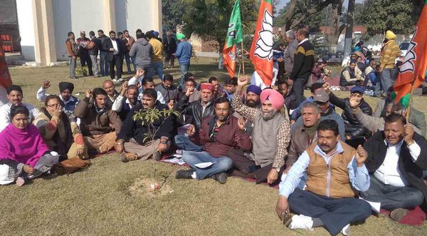 ਭਾਜਪਾ ਨੇ ਡਿਪਟੀ ਕਮਿਸ਼ਨਰ ਦਫ਼ਤਰ ਅੱਗੇ ਦਿੱਤਾ ਧਰਨਾ