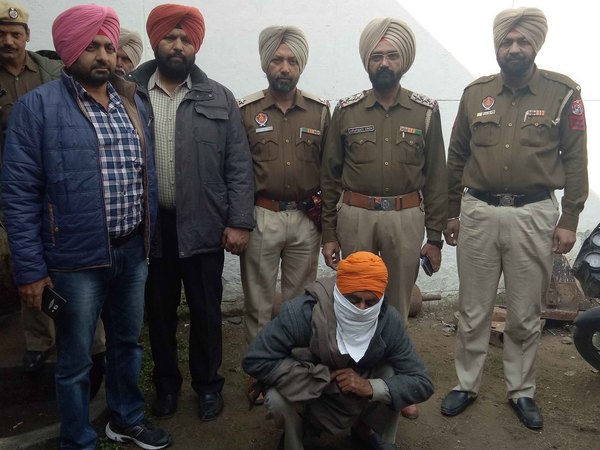 ਚੋਰੀ ਦੇ ਮੋਟਰਸਾਈਕਲ ਤੇ ਬੰਦੂਕ ਸਣੇ 1 ਕਾਬੂ, ਦੂਜਾ ਫਰਾਰ