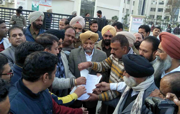 ਸਿੱਖਿਆ ਸਕੱਤਰ ਵਿਰੁੱਧ ਸਾਂਝਾ ਅਧਿਆਪਕ ਮੋਰਚਾ ਨੇ ਕੀਤਾ ਰਾਸ਼ਟਰੀ ਮਾਰਗ ਜਾਮ