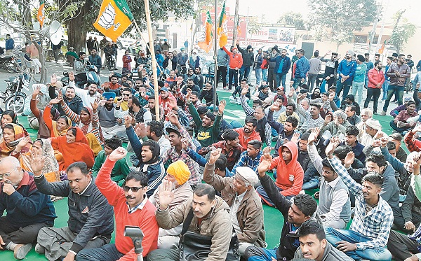 ਕੈਪਟਨ ਸਰਕਾਰ ਦੀ ਵਾਅਦਾ-ਖਿਲਾਫ਼ੀ ਵਿਰੁੱਧ ਸੜਕਾਂ ''ਤੇ ਉਤਰੀ ਭਾਜਪਾ