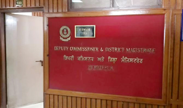 ਚੋਰਾਂ ਨੇ ਡੀ. ਸੀ. ਦੇ ਮਿੰਨੀ ਹਾਲ ''ਚ ਕੀਤੀ ਚੋਰੀ