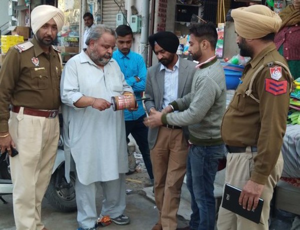 ਪੰਜਾਬ ਪ੍ਰਦੂਸ਼ਣ ਬੋਰਡ ਦੇ ਅਧਿਕਾਰੀਆਂ ਕੀਤੀ ਚਾਈਨਾ ਡੋਰ ਵੇਚਣ ਵਾਲੀਆਂ ਦੁਕਾਨਾਂ ''ਤੇ ਛਾਪੇਮਾਰੀ