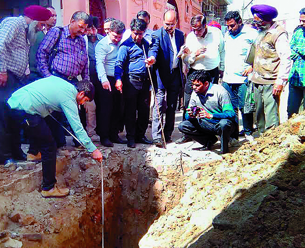 ਸੀਵਰੇਜ ਘਪਲਾ : ਪੁੱਛਗਿੱਛ ''ਚ ਜੁਟੀ ਸੀ. ਬੀ. ਆਈ., ਦਿੱਲੀ ਦਰਬਾਰ ਪਹੁੰਚਿਆ ਮਾਮਲਾ