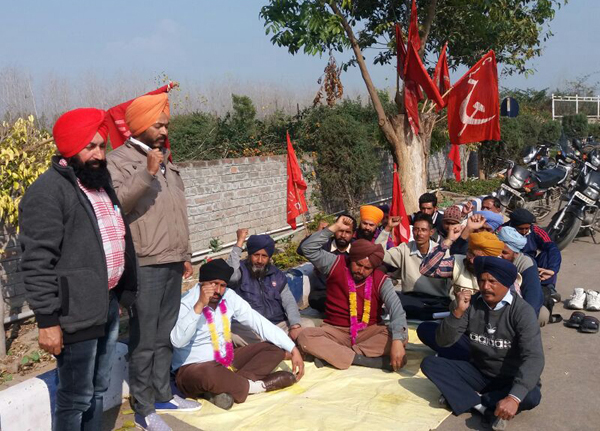 ਆਈ.ਈ.ਟੀ. ਕਾਲਜ ਇੰਪ. ਯੂਨੀਅਨ ਵੱਲੋਂ ਪ੍ਰਦਰਸ਼ਨ