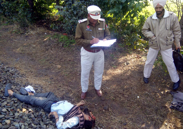 ਰੇਲ ਗੱਡੀ ਦੀ ਲਪੇਟ ''ਚ ਆ ਕੇ ਵਿਅਕਤੀ ਦੀ ਮੌਤ