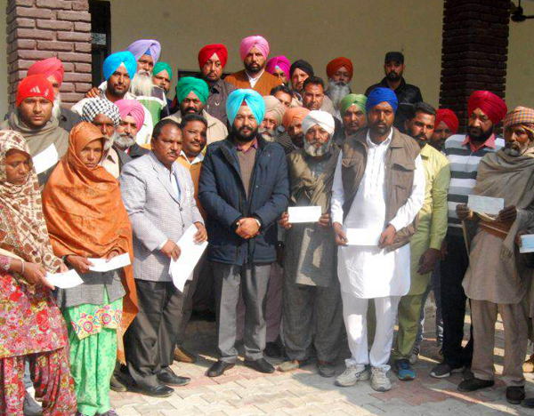 ਹਾਦਸੇ ''ਚ ਮਾਰੇ ਗਏ 5 ਨੌਜਵਾਨਾਂ ਦੇ ਪਰਿਵਾਰਾਂ ਨੂੰ ਮਿਲੀ 1-1- ਲੱਖ ਰੁਪਏ ਦੀ ਮਦਦ : ਕਾਂਗੜ