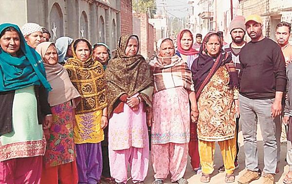 teachers open forces against government