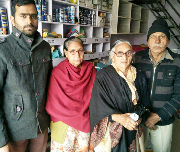 ਕਾਰ ਸਵਾਰ ਜਾਅਲਸਾਜ਼ ਔਰਤਾਂ ਬਜ਼ੁਰਗ ਦੇ ਕੰਗਣ ਲਾਹ ਕੇ ਫੁਰਰ..!