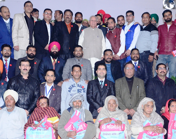 ਸਮਾਜ ਸੇਵੀ ਸੰਸਥਾਵਾਂ ਦੇ ਆਗੂਆਂ ਨੂੰ ਵਿਸ਼ੇਸ਼ ਦਰਜਾ ਦੇਣਾ ਚਾਹੀਦੈ : ਵਿਜੇ ਚੋਪੜਾ