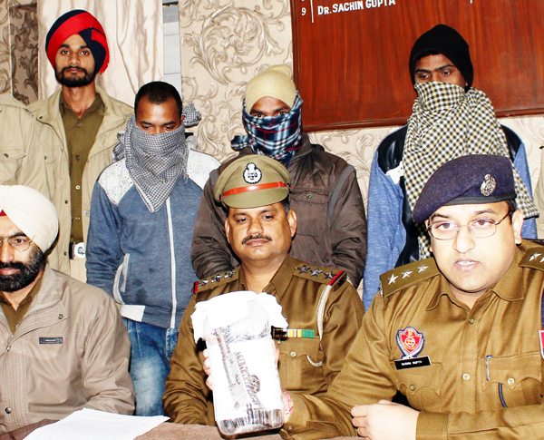 ਮਨੀ ਐਕਸਚੇਂਜਰ ਨਾਲ ਲੁੱਟ-ਖੋਹ ਕਰਨ ਵਾਲੇ ਤਿੰਨੋਂ ਬਦਮਾਸ਼ ਗ੍ਰਿਫਤਾਰ